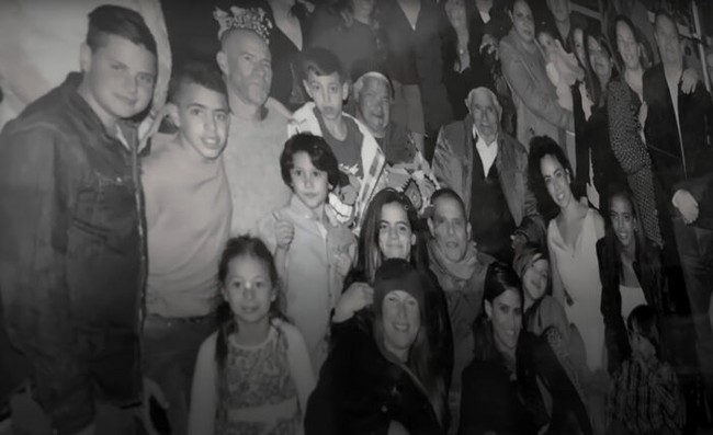 Hingga saat ini pernikahan mereka tetap langgeng tanpa ada pertengkaran berarti. Keduanya dikaruniai 11 anak dan 64 cucu. Foto: Dok. BBC News