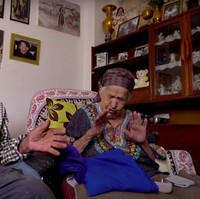 Usia pernikahan boleh nyaris seabad. Tapi cinta mereka tak luntur. Zechariah dan Shama’a bahkan masih sering bertingkah romantis dan saling merayu. “Tuhan mengirimnya kepadaku. Saya beruntung memenangkannya,” ujar Zechariah. Foto: Dok. BBC News