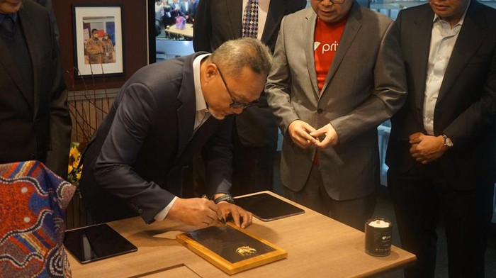 Zulhas Resmikan Kantor Pertama PrivyID di Luar Negeri Mendag ulhas bertandang ke Sydney Australia dalam agenda kunjungan dinasnya. Salah satu yang dilakukan adalah meresmikan kantor cabang PrivyID.