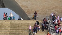 Warga juga ramai masuk ke Museum Monas atau ke atas menara.  