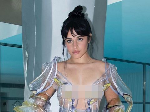 Camila Cabello di fashion show Iris van Herpen Camila Cabello di fashion show Iris van Herpen