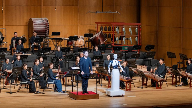 An android robot, EveR 6, is seen as it takes the conductor's podium to lead a performance by South Korea's national orchestra, in Seoul, South Korea, June 30, 2023, in this handout picture. National Theater of Korea/Handout via REUTERS    THIS IMAGE HAS BEEN SUPPLIED BY A THIRD PARTY. MANDATORY CREDIT. NO RESALES. NO ARCHIVES