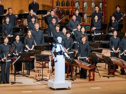 Canggih! Aksi Robot Android Pimpin Pertunjukan Orkestra di Seoul