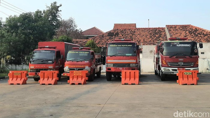 Damkar Karawang.