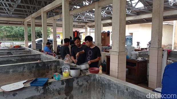 Damkar Kota Tasikmalaya siaga di depo kolam ikan, karena tak punya kantor yang representatif