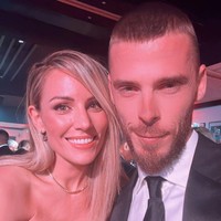 Edurne dan De Gea disebut pertama kali bertemu dalam acara amal Natal untuk anak yang terkena kanker. Tak lama setelah berkenalan mereka berpacaran. Awalnya mereka menjalani hubungan LDR Spanyol-Inggris sebelum akhirnya Edurne pindah ke Manchester pada 2018. Foto: Instagram