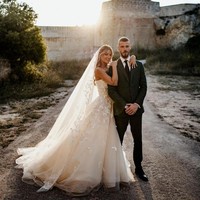 David De Gea baru saja mempersunting artis cantik bernama Edurne Garcia. Pernikahan mereka digelar secara mewah di Pulau Menorca, Spanyol. Foto: Instagram