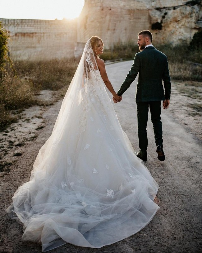 Pernikahan pasangan pesohor ini jadi sorotan fans karena digelar setelah De Gea hengkang dari Manchester United dan berstatus bebas transfer setelah kontraknya habis. Foto: Instagram