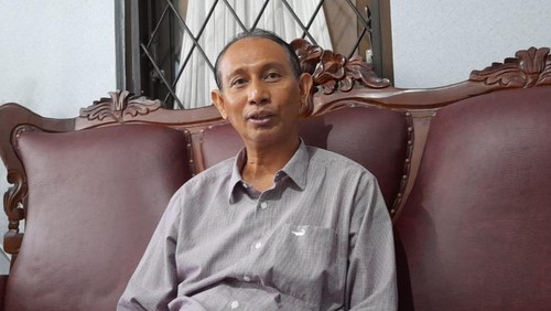 Dekan Fakultas Kedokteran Unram, Prof. Dr. dr. Hamsu Kadriyan, Sp. THT – KL (K)., M.Kes pada wartawan di ruang kerjanya, Selasa (4/7/2023). (Helmy Akbar / detikBali)