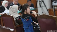 Mantan kekasih Mario Dandy Satriyo, Anastasia Pretya Amanda (19), menjadi saksi dalam sidang kasus penganiayaan terhadap Cristalino David Ozora (17) dengan terdakwa Mario Dandy dan Shane Lukas (19) di Pengadilan Negeri Jakarta Selatan, Selasa (4/7/2023). Agung Pambudhy/detikcom