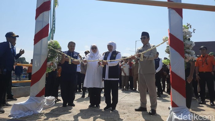 Gubernur Khofifah meresmikan dua pelabuhan sekaligus di Kabupaten Sumenep