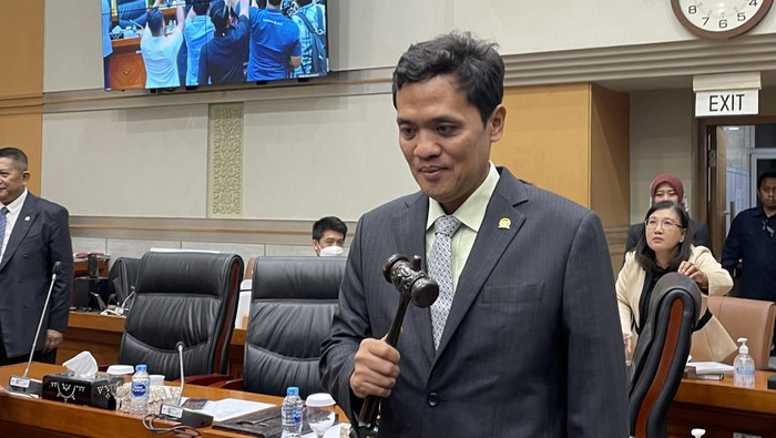 Anggota Komisi III DPR RI Fraksi Gerindra Habiburokhman resmi dilantik sebagai Wakil Ketua Komisi III DPR. Habiburokhman dilantik menggantikan mantan Wakil Ketua Komisi III DPR Fraksi Gerindra Desmond J Mahesa yang telah wafat.