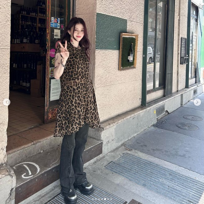 Penggemar juga menyorot tato kupu-kupu Han So Hee karena serupa dengan nama karakternya dalam drama Korea Nevertheless, Yoo Nabi. “Nabi” sendiri berarti kupu-kupu dalam bahasa Korea.  Foto: dok. Instagram @xeesoxee