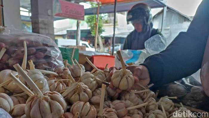 Harga Bawang Putih Naik di Pasar Kota Blitar