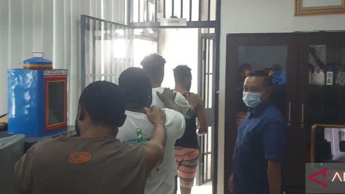 Imigrasi amankan 4 WNA di apartemen Jakut (dok Antara Foto)