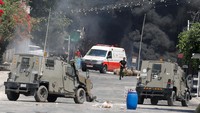 Baku tembak dan rentetan ledakan mengguncang kota Jenin serta kamp pengungsi di dekatnya, yang menampung sekitar 18.000 orang. REUTERS/Raneen Sawafta.