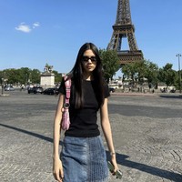 Penampilan Jacey ini menjadi debutnya di Paris Fashion Week setelah meniti karier di panggung mode Tanah Air. Ia menyusul beberapa nama model Indonesia yang mengukir prestasi di catwalk internasional. Sebut saja Laras Sekar di fashion show Saint Laurent, Rizal Rama di Fendi, dan Shahnaz Indira di Simone Rocha. (Foto: Instagram/@jaceyphilana)