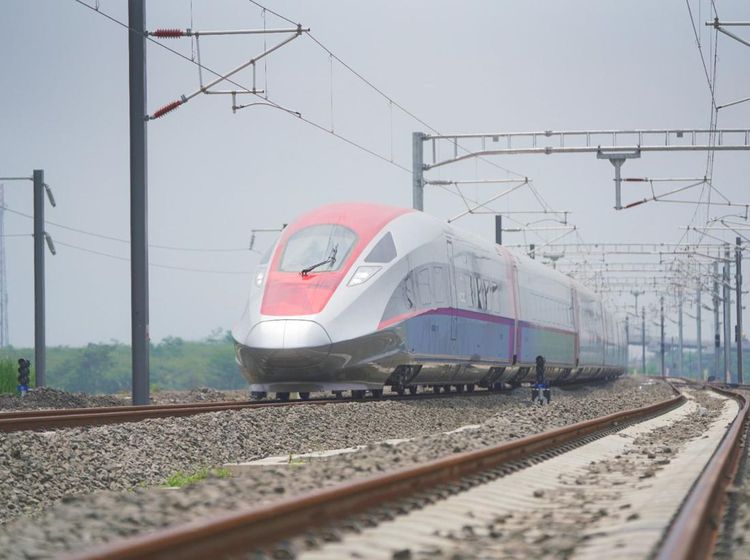 Penasaran Sama Kereta Cepat Jakarta-Bandung? Intip Nih Dalamnya