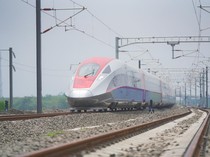 Bahaya Besar Main Layangan Dekat Jalur Kereta Cepat Jakarta-Bandung