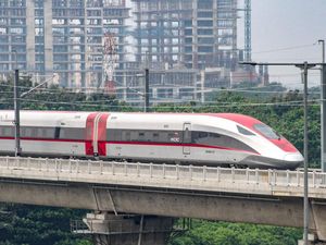 Melihat Jeroan Bangku Penumpang Kereta Cepat Jakarta-Bandung