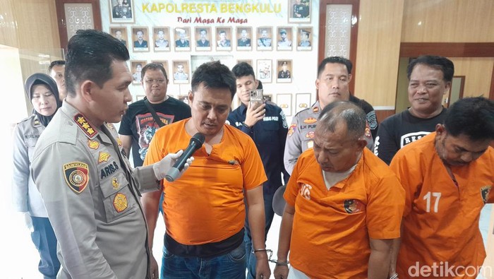 Komplotan pelaku hipnotis modus jual batu merah delima palsu ditangkap
