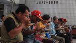 Potret Berbagi Makanan Gratis di Kantin Kebajikan Semarang