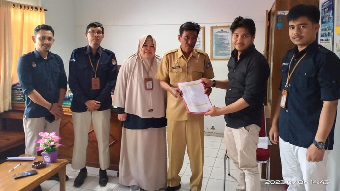 KPU Bone bertemu dengan Disdukcapil Bone.