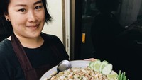 Nasi goreng kepiting ini memiliki porsi yang tak biasa. Disajikan oleh kedai Here Hai, seporsi nasi goreng bisa disantap 8-10 orang. Foto: The Smart Local