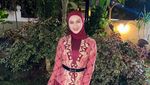 5 Potret Melody Laksani: Cosplay Sailormoon Berhijab-Manggung Bareng JKT48