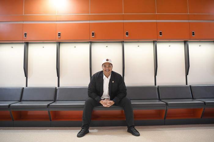 Menteri Pemuda dan Olahraga Dito Ariotedjo (kedua kanan) meninjau Stadion Jakarta International Stadium (JIS) di Papanggo, Tanjung Priok, Jakarta Utara, Selasa (4/7/2023).