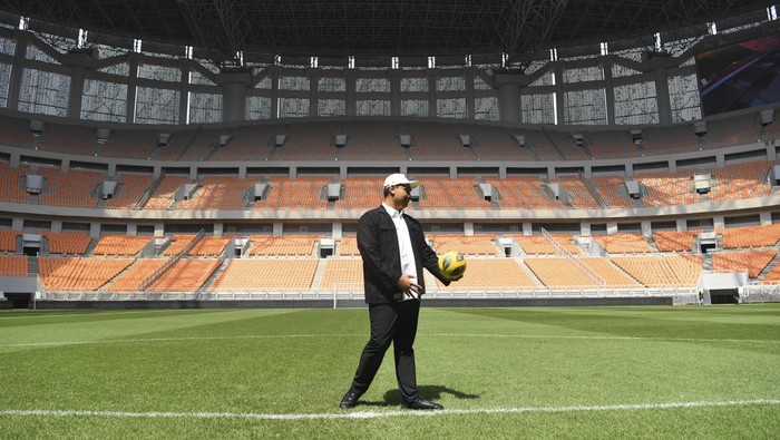Menpora tinjau Stadion JIS Menteri Pemuda dan Olahraga Dito Ariotedjo (kedua kanan) meninjau Stadion Jakarta International Stadium (JIS) di Papanggo, Tanjung Priok, Jakarta Utara, Selasa (4/7/2023).