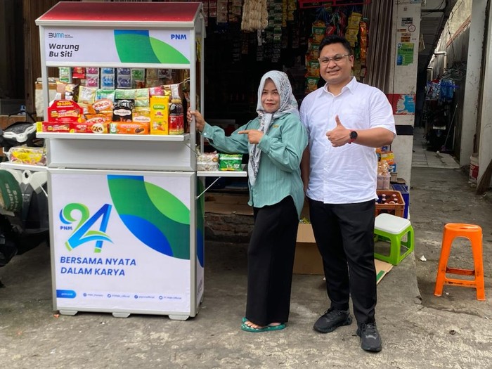 Nasabah PNM Dapat Bantuan Gerobak Jualan