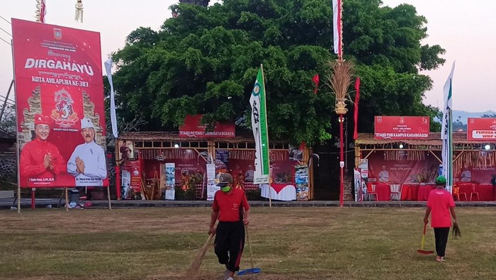 Pameran Usaha Mikro Kecil dan Menengah (UMKM) dalam rangka HUT Kota Amlapura yang ke-383 digelar di Taman Budaya Candra Buana dari 22-30 Juni 2023. (I Wayan Selamat Juniasa)