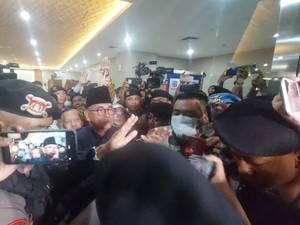 Sempat Terjadi Keributan Saat Panji Gumilang Keluar dari Bareskrim