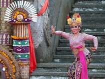 Pemprov Bali Siapkan Sanksi Bagi Penari Joged Bumbung Erotis