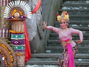 Pemprov Bali Siapkan Sanksi Bagi Penari Joged Bumbung Erotis
