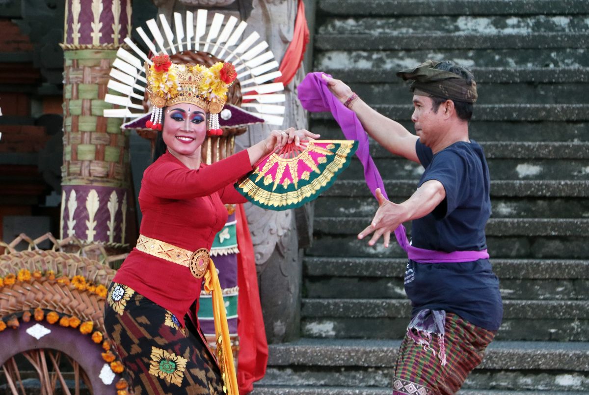 Mengenal Tari Joged Bumbung: Sejarah, Makna, Properti, Pola Lantai, Keunikan
