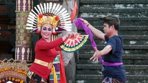 Parade Tari Joged Bumbung di Bali