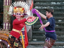 Pemprov Bali Haramkan Pementasan Joged Bumbung Erotis!