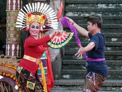 Parade Tari Joged Bumbung di Bali