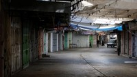 Penampakan sejumlah toko yang tutup di Jenin, Hebron, Palestina, Selasa (4/7/2023).