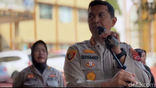 Polresta Bogor Kota menggelar pasar murah ayam potong.