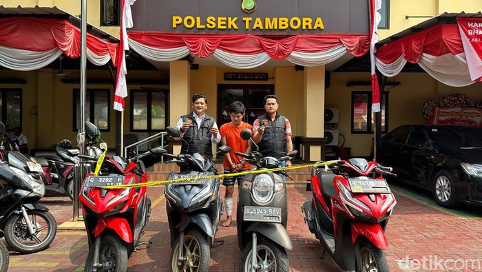Polsek Tambora menembak begal yang meresahkan. Dalam satu hari, pelaku bisa menggasak sampai 5 unit motor