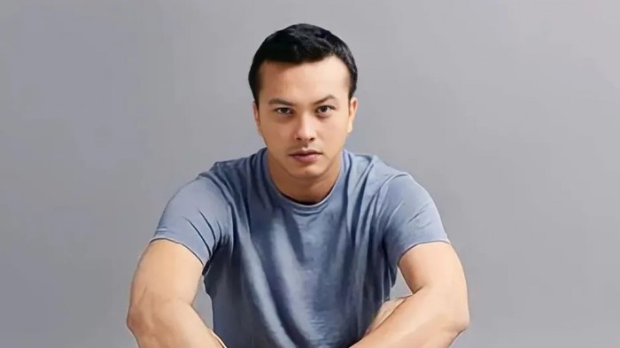 Pose Keren Nicholas Saputra Saat Masak dan Kulineran Enak