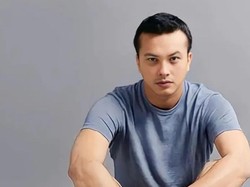 Tips Nicholas Saputra Tampil Stylish dengan Baju Basic, Awet Bertahun-Tahun