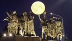 Potret Supermoon Pertama Tahun 2023 di Berbagai Negara