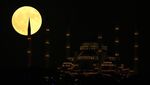 Potret Supermoon Pertama Tahun 2023 di Berbagai Negara
