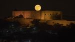 Potret Supermoon Pertama Tahun 2023 di Berbagai Negara