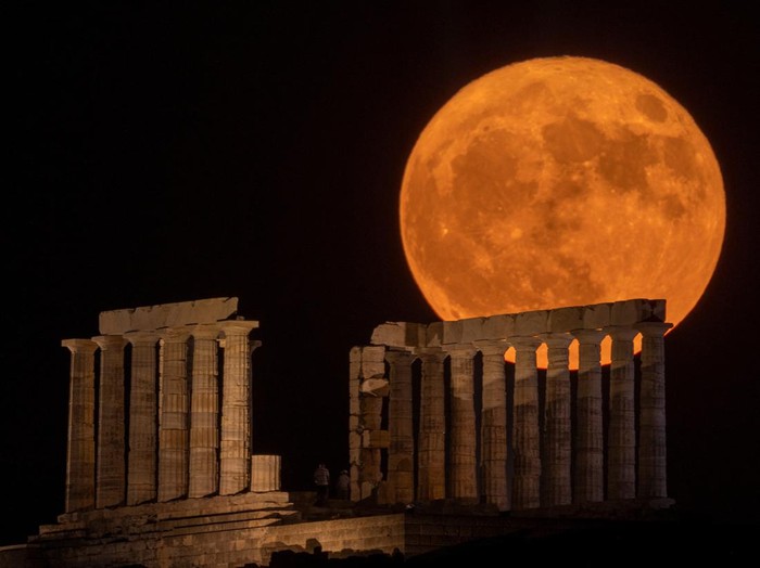 A full moon known as the Buck Moon rises behind the Temple of Poseidon, in Cape Sounion, near Athens, Greece, July 3, 2023. REUTERS/Alkis Konstantinidis