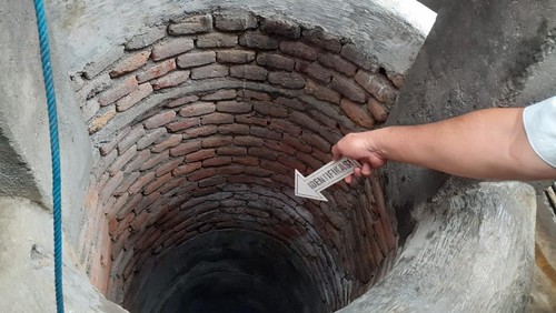 Pria di Lombok Timur meninggal seusai menguras sumur warga, Senin (3/7/2023). (Foto: Humas Polres Lombok Timur